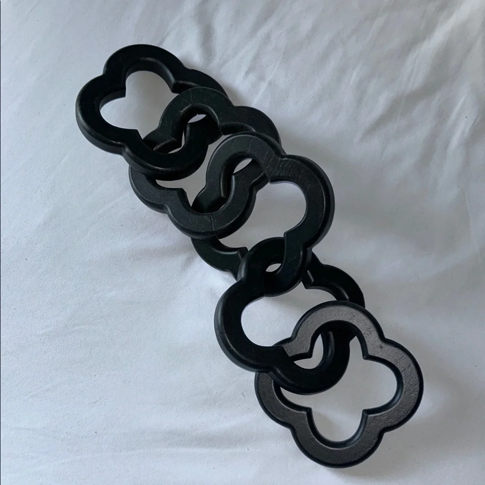 Pier 1 Matte Black Wood Rustic Clover Interlocking Chain Decor
